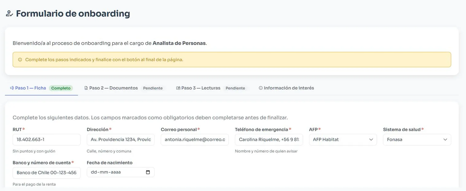 Formulario público de onboarding: los tres pasos —ficha, documentos y lecturas— y los campos que el candidato completa desde su casa, sin usuario ni contraseña.